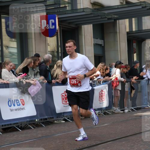 13.09.2026 - 21. swb-Marathon Bremen Strokosch-Dieckow http://msf.ph/oto/10385564 13.09.2026 12:52:28 Ziel 417, 553, 2100, 7244, 8077, 8729, 9522, 525, 959, 1357, 1507, 7768 meine-sportfotos.de