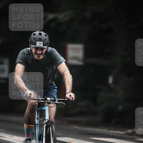 13.09.2026 - Stadtparktriathlon H.Heesch http://msf.ph/oto/10385573 13.09.2026 12:39:04 Radfahren 1111, 1208, 1250 meine-sportfotos.de