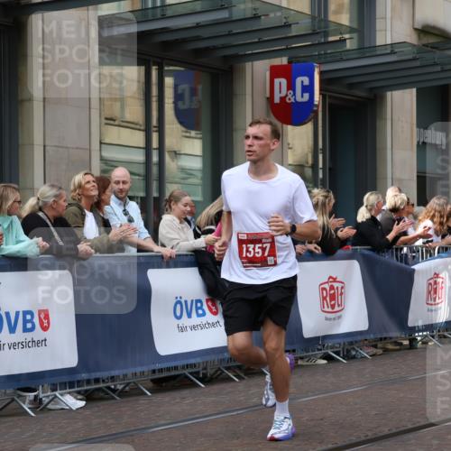13.09.2026 - 21. swb-Marathon Bremen Strokosch-Dieckow http://msf.ph/oto/10385577 13.09.2026 12:52:28 Ziel 417, 553, 2100, 7244, 8077, 8729, 9522, 525, 959, 1357, 1507, 7768 meine-sportfotos.de