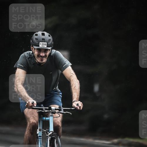 13.09.2026 - Stadtparktriathlon H.Heesch http://msf.ph/oto/10385579 13.09.2026 12:39:04 Radfahren 1111, 1208, 1250 meine-sportfotos.de