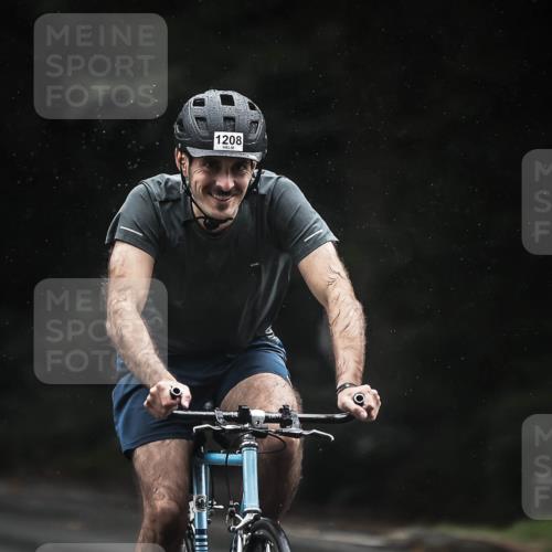 13.09.2026 - Stadtparktriathlon H.Heesch http://msf.ph/oto/10385581 13.09.2026 12:39:04 Radfahren 1111, 1208, 1250 meine-sportfotos.de