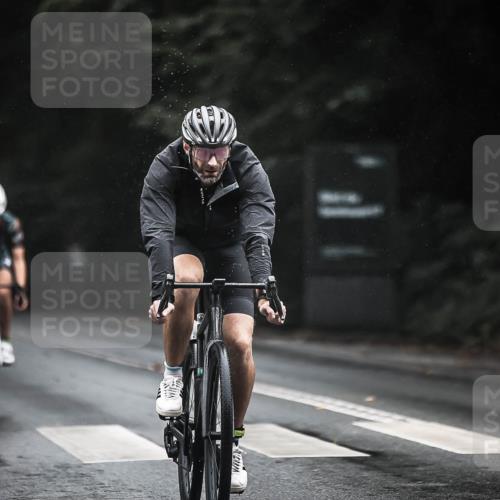 13.09.2026 - Stadtparktriathlon H.Heesch http://msf.ph/oto/10385585 13.09.2026 12:39:08 Radfahren 1111, 1208, 1250 meine-sportfotos.de