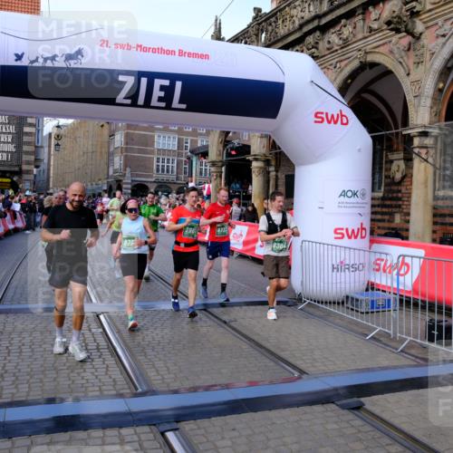 13.09.2026 - 21. swb-Marathon Bremen Tim E. http://msf.ph/oto/10385586 13.09.2026 13:23:31 Ziel 1809, 1900, 1935, 2306, 2367, 2427, 2827, 2899, 2914, 2961, 3233, 3374, 3531, 3729, 3920, 5114, 5820, 5821, 6923, 8045, 8231, 8304, 8732, 8787, 8863, 9436, 9827, 9921, 10127 meine-sportfotos.de