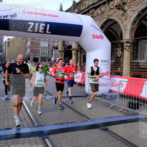 13.09.2026 - 21. swb-Marathon Bremen Tim E. http://msf.ph/oto/10385615 13.09.2026 13:23:31 Ziel 1809, 1900, 1935, 2306, 2367, 2427, 2827, 2899, 2914, 2961, 3233, 3374, 3531, 3729, 3920, 5114, 5820, 5821, 6923, 8045, 8231, 8304, 8732, 8787, 8863, 9436, 9827, 9921, 10127 meine-sportfotos.de