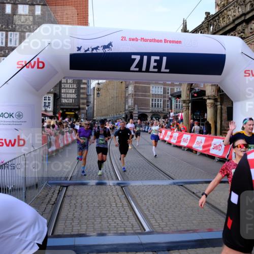 13.09.2026 - 21. swb-Marathon Bremen Tim E. http://msf.ph/oto/10385624 13.09.2026 13:23:36 Ziel 1900, 2306, 2427, 2827, 2899, 2961, 3374, 3531, 3729, 3861, 3920, 5820, 5821, 6923, 8045, 8231, 8304, 8732, 8787, 8863, 9436, 9827, 10127 meine-sportfotos.de
