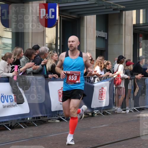 13.09.2026 - 21. swb-Marathon Bremen Strokosch-Dieckow http://msf.ph/oto/10385679 13.09.2026 12:52:32 Ziel 417, 553, 2100, 7244, 8077, 8729, 9522, 525, 959, 1357, 1507, 7768 meine-sportfotos.de