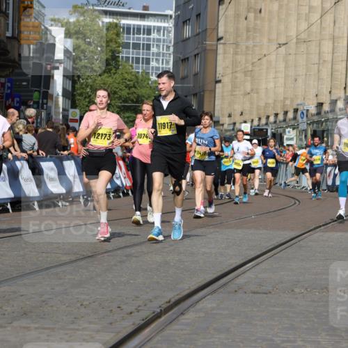 13.09.2026 - 21. swb-Marathon Bremen Strokosch-Dieckow http://msf.ph/oto/10385687 13.09.2026 11:07:28 Ziel 10156, 10360, 11100, 11246, 11257, 11393, 11439, 11600, 11684, 11696, 11759, 11822, 11823, 12255, 10138, 10279, 10280, 10363, 10364, 10501, 10505, 10580, 10595, 10907, 10935, 11037, 11223, 11643, 11899, 11924, 11934, 12167, 12168, 12194, 12277, 12307, 12419, 12509 meine-sportfotos.de