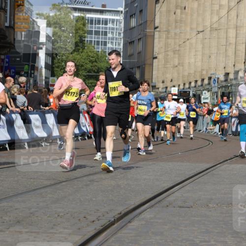 13.09.2026 - 21. swb-Marathon Bremen Strokosch-Dieckow http://msf.ph/oto/10385699 13.09.2026 11:07:28 Ziel 10156, 10360, 11100, 11246, 11257, 11393, 11439, 11600, 11684, 11696, 11759, 11822, 11823, 12255, 10138, 10279, 10280, 10363, 10364, 10501, 10505, 10580, 10595, 10907, 10935, 11037, 11223, 11643, 11899, 11924, 11934, 12167, 12168, 12194, 12277, 12307, 12419, 12509 meine-sportfotos.de