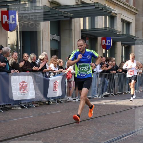 13.09.2026 - 21. swb-Marathon Bremen Strokosch-Dieckow http://msf.ph/oto/10385707 13.09.2026 12:52:33 Ziel 417, 553, 2100, 7244, 8077, 8729, 9522, 525, 959, 1357, 1507, 7768 meine-sportfotos.de