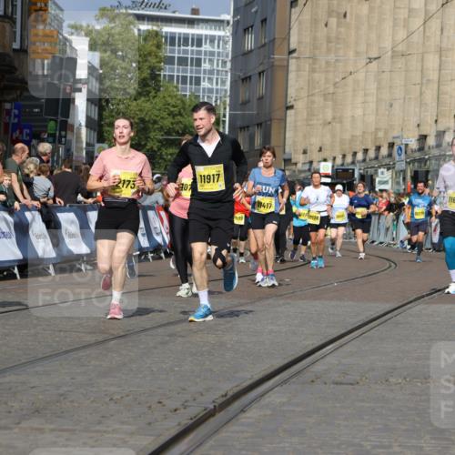 13.09.2026 - 21. swb-Marathon Bremen Strokosch-Dieckow http://msf.ph/oto/10385719 13.09.2026 11:07:28 Ziel 10156, 10360, 11100, 11246, 11257, 11393, 11439, 11600, 11684, 11696, 11759, 11822, 11823, 12255, 10138, 10279, 10280, 10363, 10364, 10501, 10505, 10580, 10595, 10907, 10935, 11037, 11223, 11643, 11899, 11924, 11934, 12167, 12168, 12194, 12277, 12307, 12419, 12509 meine-sportfotos.de