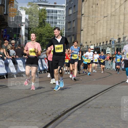 13.09.2026 - 21. swb-Marathon Bremen Strokosch-Dieckow http://msf.ph/oto/10385729 13.09.2026 11:07:28 Ziel 10156, 10360, 11100, 11246, 11257, 11393, 11439, 11600, 11684, 11696, 11759, 11822, 11823, 12255, 10138, 10279, 10280, 10363, 10364, 10501, 10505, 10580, 10595, 10907, 10935, 11037, 11223, 11643, 11899, 11924, 11934, 12167, 12168, 12194, 12277, 12307, 12419, 12509 meine-sportfotos.de
