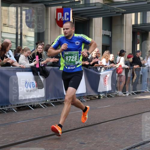 13.09.2026 - 21. swb-Marathon Bremen Strokosch-Dieckow http://msf.ph/oto/10385732 13.09.2026 12:52:34 Ziel 417, 553, 2100, 7244, 8077, 8729, 9522, 525, 959, 1357, 1507, 7768 meine-sportfotos.de