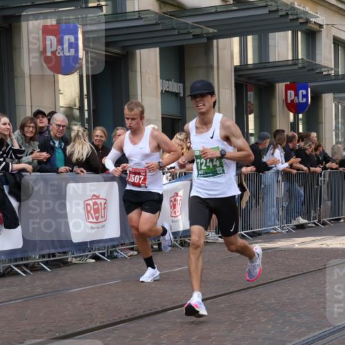 13.09.2026 - 21. swb-Marathon Bremen Strokosch-Dieckow http://msf.ph/oto/10385767 13.09.2026 12:52:35 Ziel 417, 553, 2100, 7244, 8077, 8729, 9522, 525, 959, 1357, 1507, 7768 meine-sportfotos.de