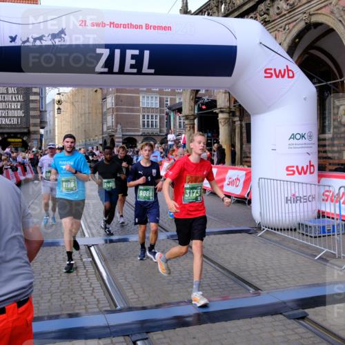13.09.2026 - 21. swb-Marathon Bremen Tim E. http://msf.ph/oto/10385778 13.09.2026 13:23:51 Ziel 135, 672, 2371, 2409, 2485, 2490, 2560, 2627, 3078, 3138, 3173, 3531, 3642, 3856, 3861, 3939, 5908, 6157, 6843, 6848, 6923, 8095, 8560, 8863, 9088, 9196 meine-sportfotos.de