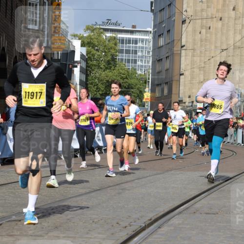 13.09.2026 - 21. swb-Marathon Bremen Strokosch-Dieckow http://msf.ph/oto/10385794 13.09.2026 11:07:30 Ziel 10156, 10360, 10488, 11100, 11123, 11246, 11393, 11439, 11600, 11684, 11696, 11759, 11822, 11823, 12255, 12266, 10138, 10279, 10280, 10363, 10364, 10501, 10505, 10580, 10595, 10830, 10907, 10935, 11037, 11223, 11643, 11899, 11924, 11934, 12097, 12167, 12168, 12194, 12277, 12307, 12419, 12509 meine-sportfotos.de
