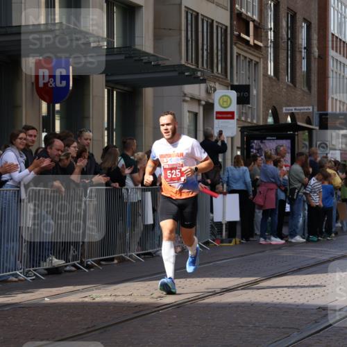 13.09.2026 - 21. swb-Marathon Bremen Strokosch-Dieckow http://msf.ph/oto/10385802 13.09.2026 12:52:41 Ziel 417, 553, 2100, 7244, 7650, 8077, 9522, 525, 553, 1507, 7768, 8729 meine-sportfotos.de