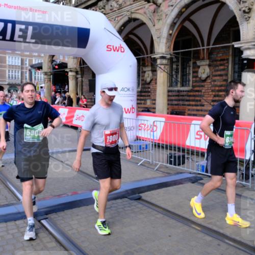 13.09.2026 - 21. swb-Marathon Bremen Tim E. http://msf.ph/oto/10385807 13.09.2026 13:24:01 Ziel 135, 2288, 2485, 2490, 2560, 2627, 3138, 3642, 3856, 4601, 4671, 5011, 5116, 5231, 5908, 6157, 6332, 6648, 6843, 7216, 7475, 8095, 8290, 8560, 10115, 13197 meine-sportfotos.de