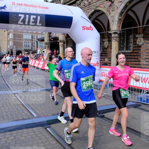 13.09.2026 - 21. swb-Marathon Bremen Tim E. http://msf.ph/oto/10385833 13.09.2026 13:24:03 Ziel 135, 2288, 2485, 2490, 2517, 2560, 2627, 3138, 3642, 3856, 4601, 4671, 5011, 5116, 5231, 5908, 6157, 6332, 6648, 6843, 7216, 7357, 7475, 7761, 8051, 8052, 8095, 8290, 10115, 13197 meine-sportfotos.de