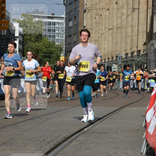 13.09.2026 - 21. swb-Marathon Bremen Strokosch-Dieckow http://msf.ph/oto/10385848 13.09.2026 11:07:32 Ziel 10156, 10205, 10360, 10488, 11100, 11123, 11246, 11393, 11439, 11600, 11684, 11696, 11759, 11822, 11823, 11917, 12020, 12173, 12255, 12266, 12536, 10279, 10280, 10363, 10364, 10505, 10580, 10595, 10661, 10830, 10871, 10907, 10935, 11037, 11223, 11515, 11643, 11899, 11924, 11934, 12097, 12167, 12168, 12194, 12307, 12419, 12509 meine-sportfotos.de