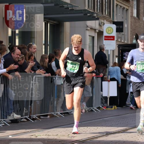 13.09.2026 - 21. swb-Marathon Bremen Strokosch-Dieckow http://msf.ph/oto/10385866 13.09.2026 12:52:46 Ziel 417, 2585, 7650, 8077, 9522, 525, 553, 2100, 7244, 7768, 8729 meine-sportfotos.de