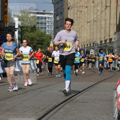13.09.2026 - 21. swb-Marathon Bremen Strokosch-Dieckow http://msf.ph/oto/10385871 13.09.2026 11:07:32 Ziel 10156, 10205, 10360, 10488, 11100, 11123, 11246, 11393, 11439, 11600, 11684, 11696, 11759, 11822, 11823, 11917, 12020, 12173, 12255, 12266, 12536, 10279, 10280, 10363, 10364, 10505, 10580, 10595, 10661, 10830, 10871, 10907, 10935, 11037, 11223, 11515, 11643, 11899, 11924, 11934, 12097, 12167, 12168, 12194, 12307, 12419, 12509 meine-sportfotos.de
