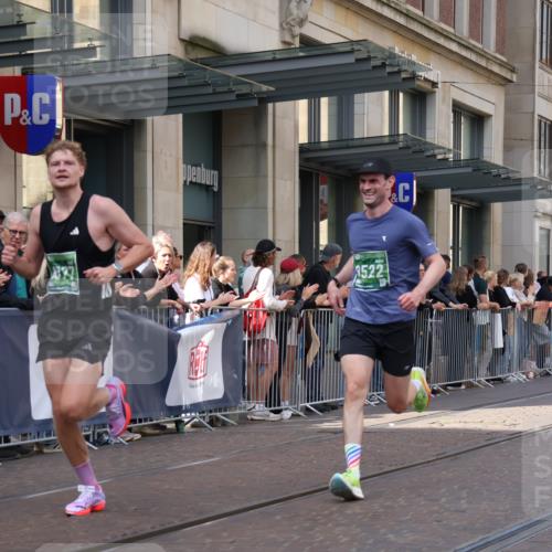 13.09.2026 - 21. swb-Marathon Bremen Strokosch-Dieckow http://msf.ph/oto/10385907 13.09.2026 12:52:47 Ziel 417, 2585, 2670, 7650, 8077, 8081, 9522, 525, 553, 2100, 7244, 7768, 8729 meine-sportfotos.de