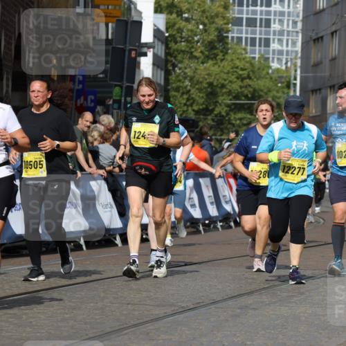 13.09.2026 - 21. swb-Marathon Bremen Strokosch-Dieckow http://msf.ph/oto/10385948 13.09.2026 11:07:38 Ziel 10205, 10488, 10695, 10748, 11100, 11123, 11246, 11393, 11417, 11600, 11696, 11759, 11767, 11822, 11823, 11865, 11917, 12020, 12173, 12210, 12255, 12266, 12536, 10595, 10661, 10674, 10830, 10871, 10937, 11037, 11515, 11643, 12024, 12097, 12194, 12307, 12509, 12511, 12512 meine-sportfotos.de
