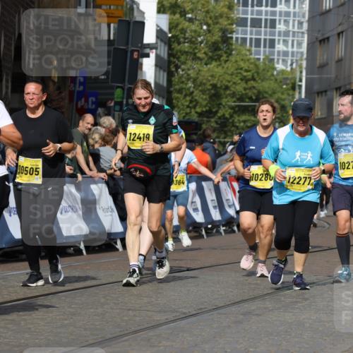 13.09.2026 - 21. swb-Marathon Bremen Strokosch-Dieckow http://msf.ph/oto/10385959 13.09.2026 11:07:38 Ziel 10205, 10488, 10695, 10748, 11100, 11123, 11246, 11393, 11417, 11600, 11696, 11759, 11767, 11822, 11823, 11865, 11917, 12020, 12173, 12210, 12255, 12266, 12536, 10595, 10661, 10674, 10830, 10871, 10937, 11037, 11515, 11643, 12024, 12097, 12194, 12307, 12509, 12511, 12512 meine-sportfotos.de