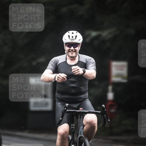 13.09.2026 - Stadtparktriathlon H.Heesch http://msf.ph/oto/10385964 13.09.2026 12:39:54 Radfahren 1069, 1151, 1297 meine-sportfotos.de