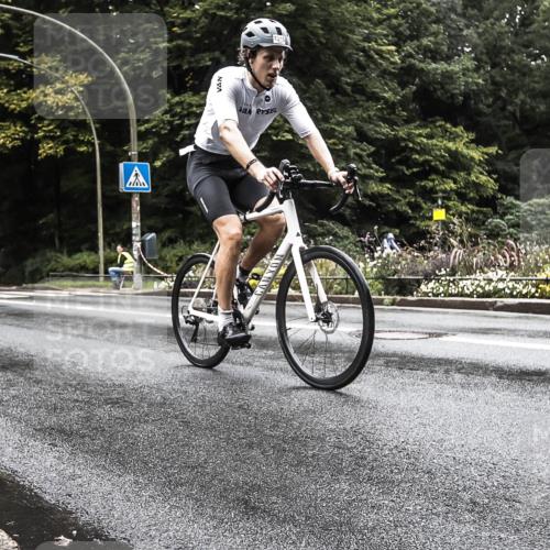 13.09.2026 - Stadtparktriathlon H.Heesch http://msf.ph/oto/10385977 13.09.2026 13:22:58 Radfahren 1310, 1510 meine-sportfotos.de