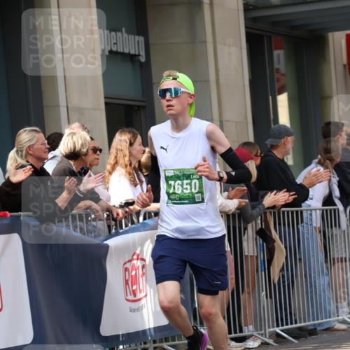 13.09.2026 - 21. swb-Marathon Bremen Strokosch-Dieckow http://msf.ph/oto/10385985 13.09.2026 12:52:57 Ziel 2585, 2670, 7650, 8081, 417, 553, 2100, 7244, 8077, 8729, 9522 meine-sportfotos.de