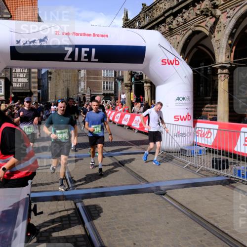 13.09.2026 - 21. swb-Marathon Bremen Tim E. http://msf.ph/oto/10386051 13.09.2026 13:24:51 Ziel 282, 789, 790, 1582, 2280, 3375, 3524, 3994, 5328, 5572, 5668, 5669, 5953, 6080, 7156, 7568, 8310, 8636, 8784, 8881, 9264, 9541, 9573, 9676, 10069, 10071, 10097 meine-sportfotos.de