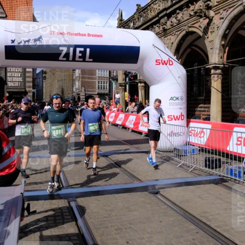 13.09.2026 - 21. swb-Marathon Bremen Tim E. http://msf.ph/oto/10386059 13.09.2026 13:24:51 Ziel 282, 789, 790, 1582, 2280, 3375, 3524, 3994, 5328, 5572, 5668, 5669, 5953, 6080, 7156, 7568, 8310, 8636, 8784, 8881, 9264, 9541, 9573, 9676, 10069, 10071, 10097 meine-sportfotos.de