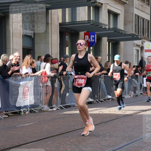 13.09.2026 - 21. swb-Marathon Bremen Strokosch-Dieckow http://msf.ph/oto/10386063 13.09.2026 12:53:01 Ziel 2352, 2585, 2670, 3080, 7650, 8081, 417, 553, 2100, 7244, 8077, 8729, 9522 meine-sportfotos.de
