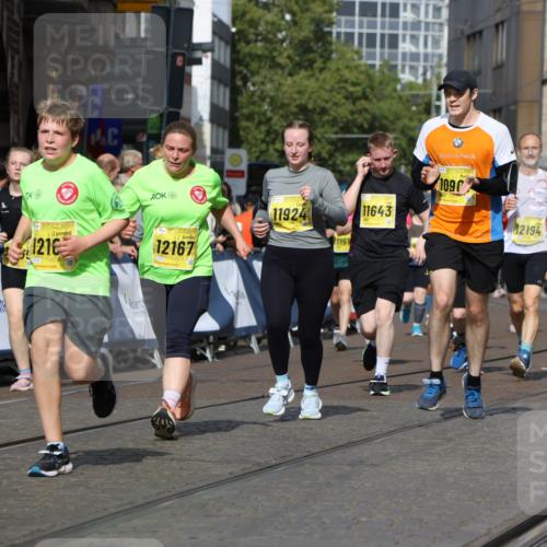 13.09.2026 - 21. swb-Marathon Bremen Strokosch-Dieckow http://msf.ph/oto/10386067 13.09.2026 11:07:44 Ziel 10138, 10205, 10279, 10280, 10488, 10501, 10505, 10695, 10748, 11123, 11246, 11417, 11600, 11759, 11767, 11865, 11899, 11917, 12020, 12173, 12210, 12266, 12277, 12419, 12536, 10139, 10660, 10661, 10674, 10830, 10871, 10937, 11515, 12024, 12031, 12066, 12097, 12511, 12512 meine-sportfotos.de