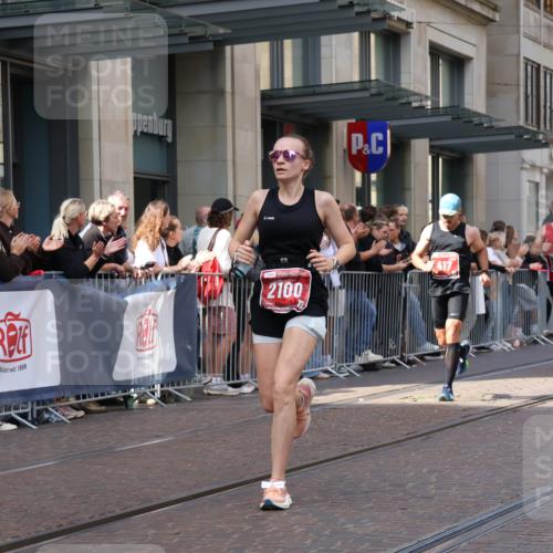 13.09.2026 - 21. swb-Marathon Bremen Strokosch-Dieckow http://msf.ph/oto/10386071 13.09.2026 12:53:01 Ziel 2352, 2585, 2670, 3080, 7650, 8081, 417, 553, 2100, 7244, 8077, 8729, 9522 meine-sportfotos.de
