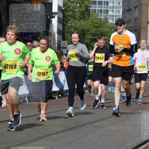 13.09.2026 - 21. swb-Marathon Bremen Strokosch-Dieckow http://msf.ph/oto/10386084 13.09.2026 11:07:44 Ziel 10138, 10205, 10279, 10280, 10488, 10501, 10505, 10695, 10748, 11123, 11246, 11417, 11600, 11759, 11767, 11865, 11899, 11917, 12020, 12173, 12210, 12266, 12277, 12419, 12536, 10139, 10660, 10661, 10674, 10830, 10871, 10937, 11515, 12024, 12031, 12066, 12097, 12511, 12512 meine-sportfotos.de
