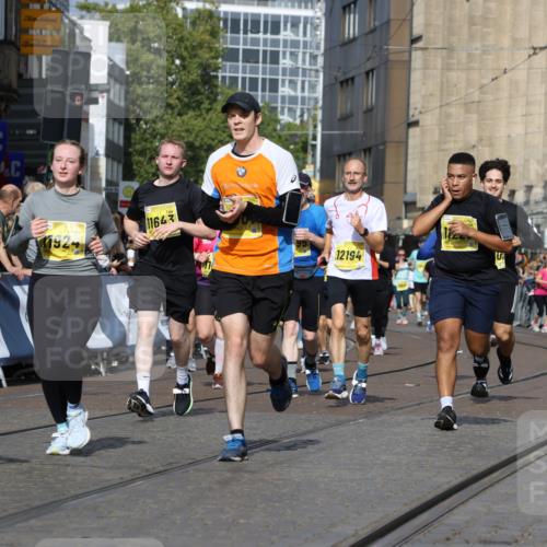 13.09.2026 - 21. swb-Marathon Bremen Strokosch-Dieckow http://msf.ph/oto/10386102 13.09.2026 11:07:45 Ziel 10138, 10205, 10279, 10280, 10488, 10501, 10505, 10695, 10748, 11123, 11246, 11417, 11759, 11767, 11865, 11899, 11917, 12020, 12173, 12210, 12266, 12277, 12419, 12536, 10139, 10660, 10661, 10674, 10871, 10937, 11044, 11378, 11515, 12024, 12031, 12066, 12511, 12512 meine-sportfotos.de