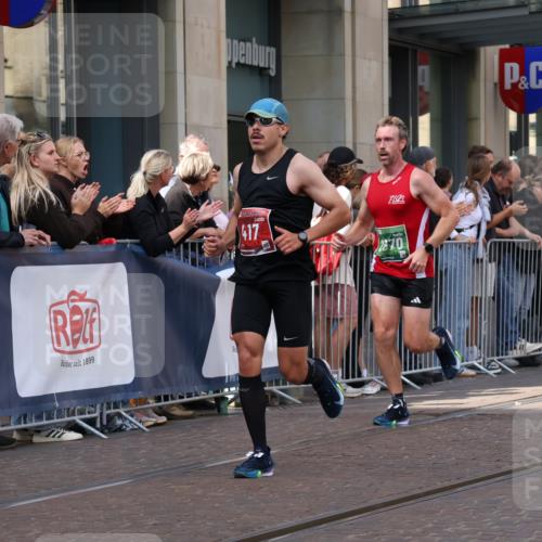 13.09.2026 - 21. swb-Marathon Bremen Strokosch-Dieckow http://msf.ph/oto/10386108 13.09.2026 12:53:03 Ziel 2352, 2585, 2670, 3080, 7650, 8081, 417, 553, 2100, 7244, 8077, 8729, 9522 meine-sportfotos.de