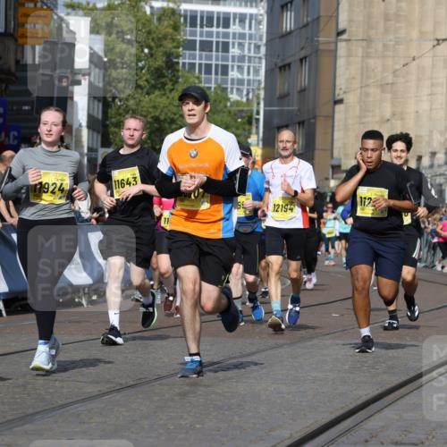 13.09.2026 - 21. swb-Marathon Bremen Strokosch-Dieckow http://msf.ph/oto/10386112 13.09.2026 11:07:45 Ziel 10138, 10205, 10279, 10280, 10488, 10501, 10505, 10695, 10748, 11123, 11246, 11417, 11759, 11767, 11865, 11899, 11917, 12020, 12173, 12210, 12266, 12277, 12419, 12536, 10139, 10660, 10661, 10674, 10871, 10937, 11044, 11378, 11515, 12024, 12031, 12066, 12511, 12512 meine-sportfotos.de