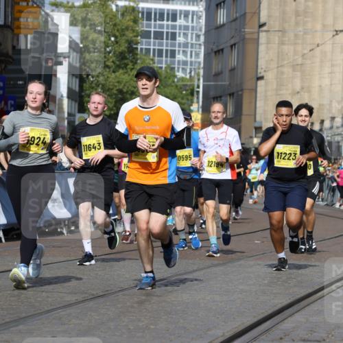 13.09.2026 - 21. swb-Marathon Bremen Strokosch-Dieckow http://msf.ph/oto/10386123 13.09.2026 11:07:45 Ziel 10138, 10205, 10279, 10280, 10488, 10501, 10505, 10695, 10748, 11123, 11246, 11417, 11759, 11767, 11865, 11899, 11917, 12020, 12173, 12210, 12266, 12277, 12419, 12536, 10139, 10660, 10661, 10674, 10871, 10937, 11044, 11378, 11515, 12024, 12031, 12066, 12511, 12512 meine-sportfotos.de