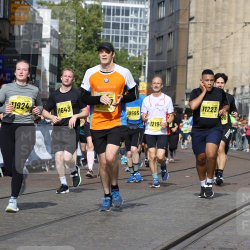 13.09.2026 - 21. swb-Marathon Bremen Strokosch-Dieckow http://msf.ph/oto/10386131 13.09.2026 11:07:45 Ziel 10138, 10205, 10279, 10280, 10488, 10501, 10505, 10695, 10748, 11123, 11246, 11417, 11759, 11767, 11865, 11899, 11917, 12020, 12173, 12210, 12266, 12277, 12419, 12536, 10139, 10660, 10661, 10674, 10871, 10937, 11044, 11378, 11515, 12024, 12031, 12066, 12511, 12512 meine-sportfotos.de