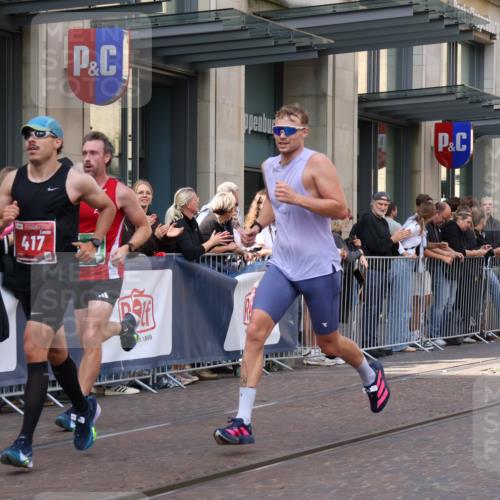 13.09.2026 - 21. swb-Marathon Bremen Strokosch-Dieckow http://msf.ph/oto/10386134 13.09.2026 12:53:04 Ziel 2352, 2585, 2670, 3080, 3606, 7650, 8081, 417, 553, 2100, 7244, 8077, 8729, 9522 meine-sportfotos.de