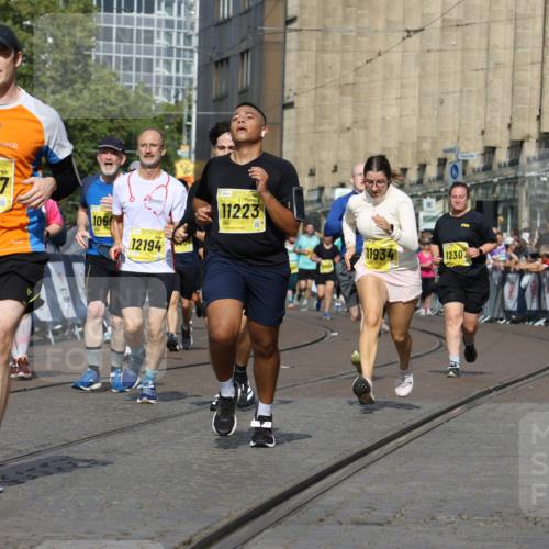 13.09.2026 - 21. swb-Marathon Bremen Strokosch-Dieckow http://msf.ph/oto/10386141 13.09.2026 11:07:46 Ziel 10138, 10205, 10279, 10280, 10488, 10501, 10505, 10695, 10748, 11123, 11246, 11417, 11759, 11767, 11865, 11899, 11917, 12020, 12173, 12210, 12266, 12277, 12419, 12536, 10139, 10660, 10661, 10674, 10937, 11044, 11378, 11833, 12024, 12031, 12066, 12511, 12512 meine-sportfotos.de