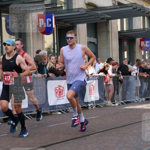 13.09.2026 - 21. swb-Marathon Bremen Strokosch-Dieckow http://msf.ph/oto/10386142 13.09.2026 12:53:04 Ziel 2352, 2585, 2670, 3080, 3606, 7650, 8081, 417, 553, 2100, 7244, 8077, 8729, 9522 meine-sportfotos.de