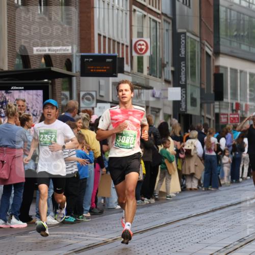 13.09.2026 - 21. swb-Marathon Bremen Strokosch-Dieckow http://msf.ph/oto/10386157 13.09.2026 12:53:15 Ziel 1089, 1168, 1606, 2352, 3080, 3606, 417, 2585, 2670, 7650, 8077, 8081, 9522 meine-sportfotos.de