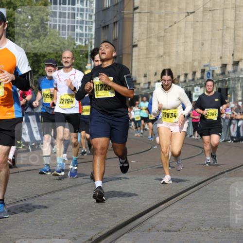 13.09.2026 - 21. swb-Marathon Bremen Strokosch-Dieckow http://msf.ph/oto/10386162 13.09.2026 11:07:46 Ziel 10138, 10205, 10279, 10280, 10488, 10501, 10505, 10695, 10748, 11123, 11246, 11417, 11759, 11767, 11865, 11899, 11917, 12020, 12173, 12210, 12266, 12277, 12419, 12536, 10139, 10660, 10661, 10674, 10937, 11044, 11378, 11833, 12024, 12031, 12066, 12511, 12512 meine-sportfotos.de