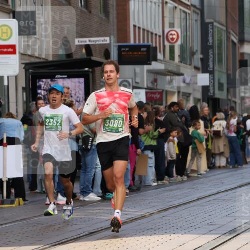 13.09.2026 - 21. swb-Marathon Bremen Strokosch-Dieckow http://msf.ph/oto/10386165 13.09.2026 12:53:15 Ziel 1089, 1168, 1606, 2352, 3080, 3606, 417, 2585, 2670, 7650, 8077, 8081, 9522 meine-sportfotos.de
