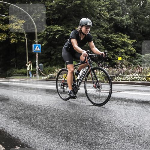 13.09.2026 - Stadtparktriathlon H.Heesch http://msf.ph/oto/10386185 13.09.2026 13:25:34 Radfahren 1358, 1370 meine-sportfotos.de