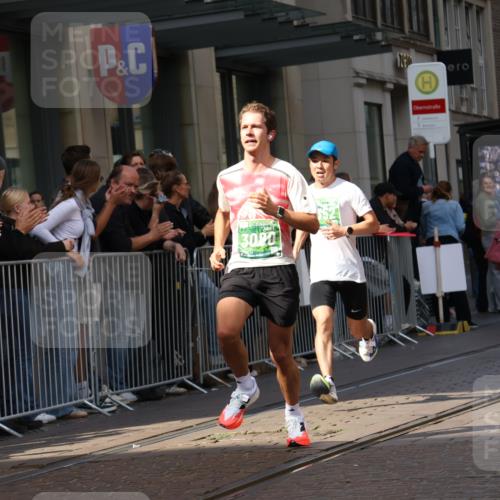 13.09.2026 - 21. swb-Marathon Bremen Strokosch-Dieckow http://msf.ph/oto/10386196 13.09.2026 12:53:17 Ziel 272, 1089, 1168, 1606, 2352, 3080, 3606, 2585, 2670, 7650, 8077, 8081, 9522 meine-sportfotos.de